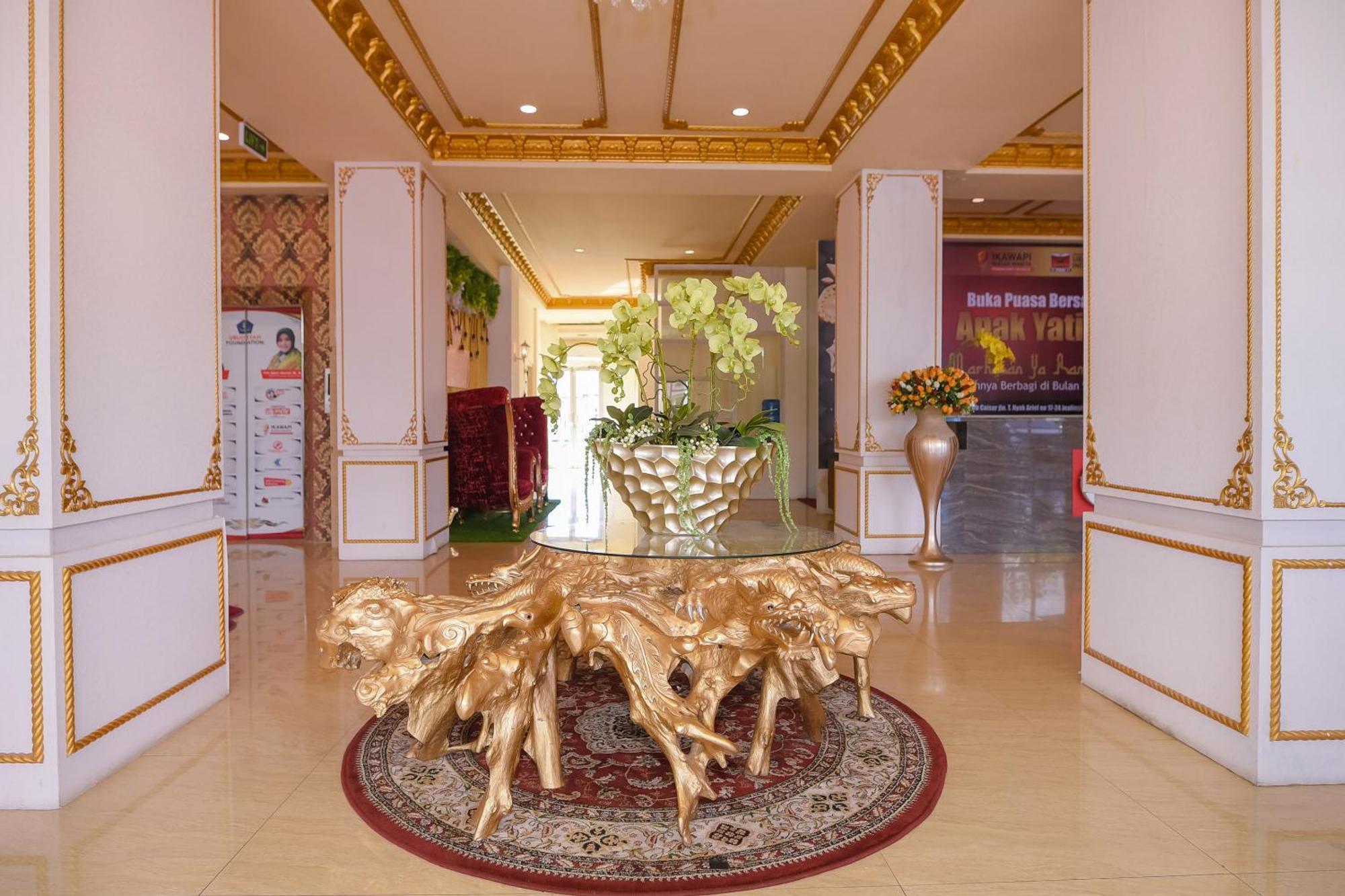 Capital O 854 Ub Caisar Hotel Banda Aceh Esterno foto